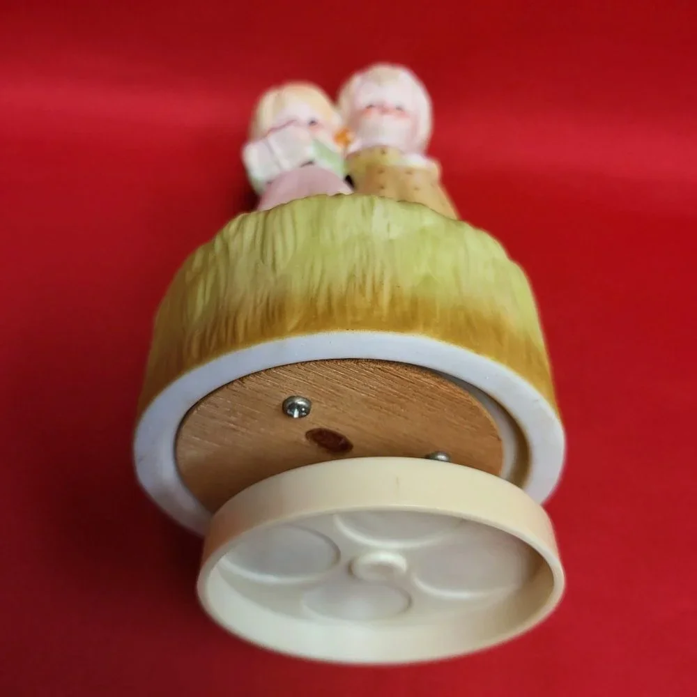 Vintage Sankyo Two Young Girls Music Box Plays The Impossible Dreams